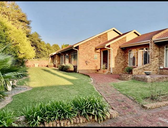 4 BEDROOM HOUSE FOR SALE IN FLORA GARDENS